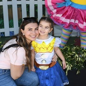 Meet your Posher, Joyce